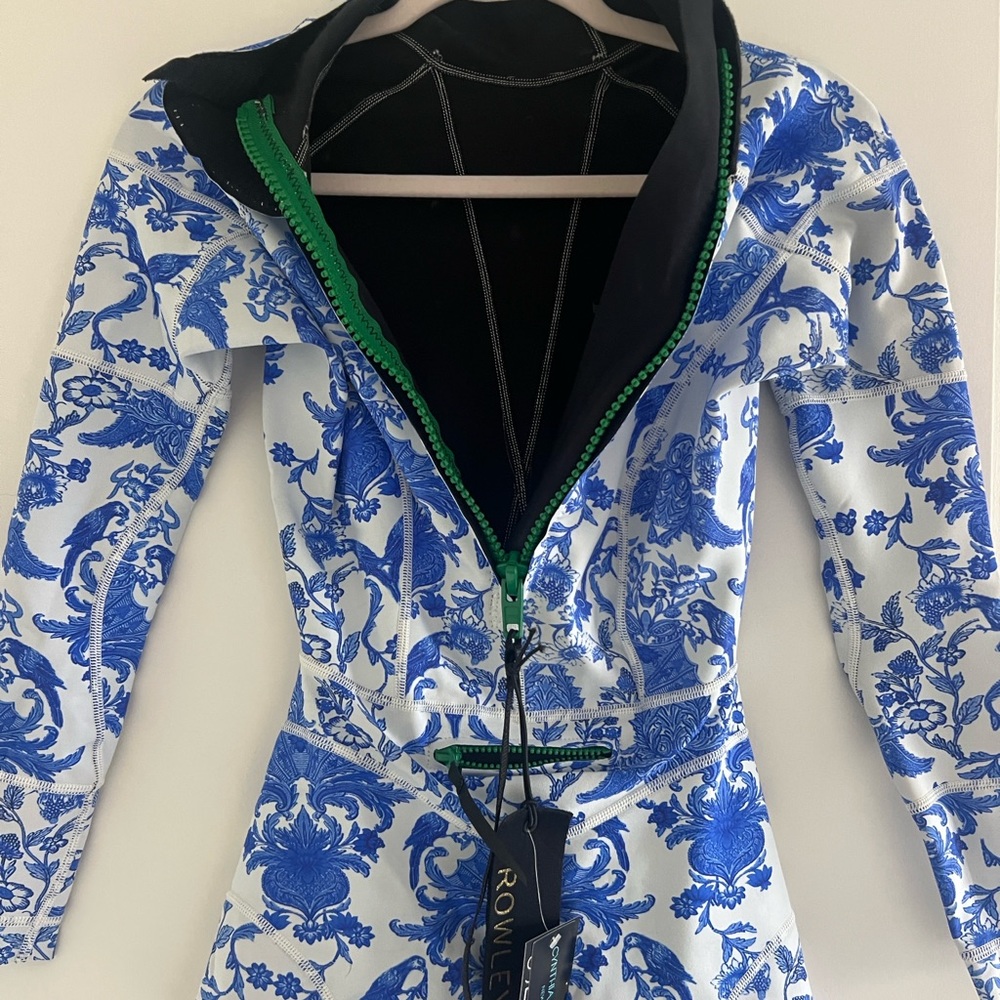Cynthia Rowley Blue and White China Print Wetsuit - Picture 5 of 7